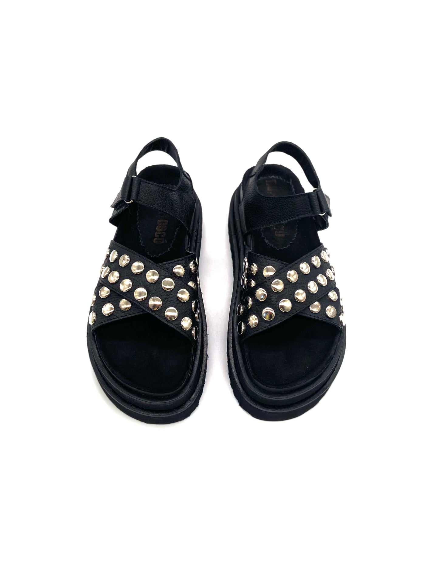 Sandalias Sara Cuero Negro Tachas