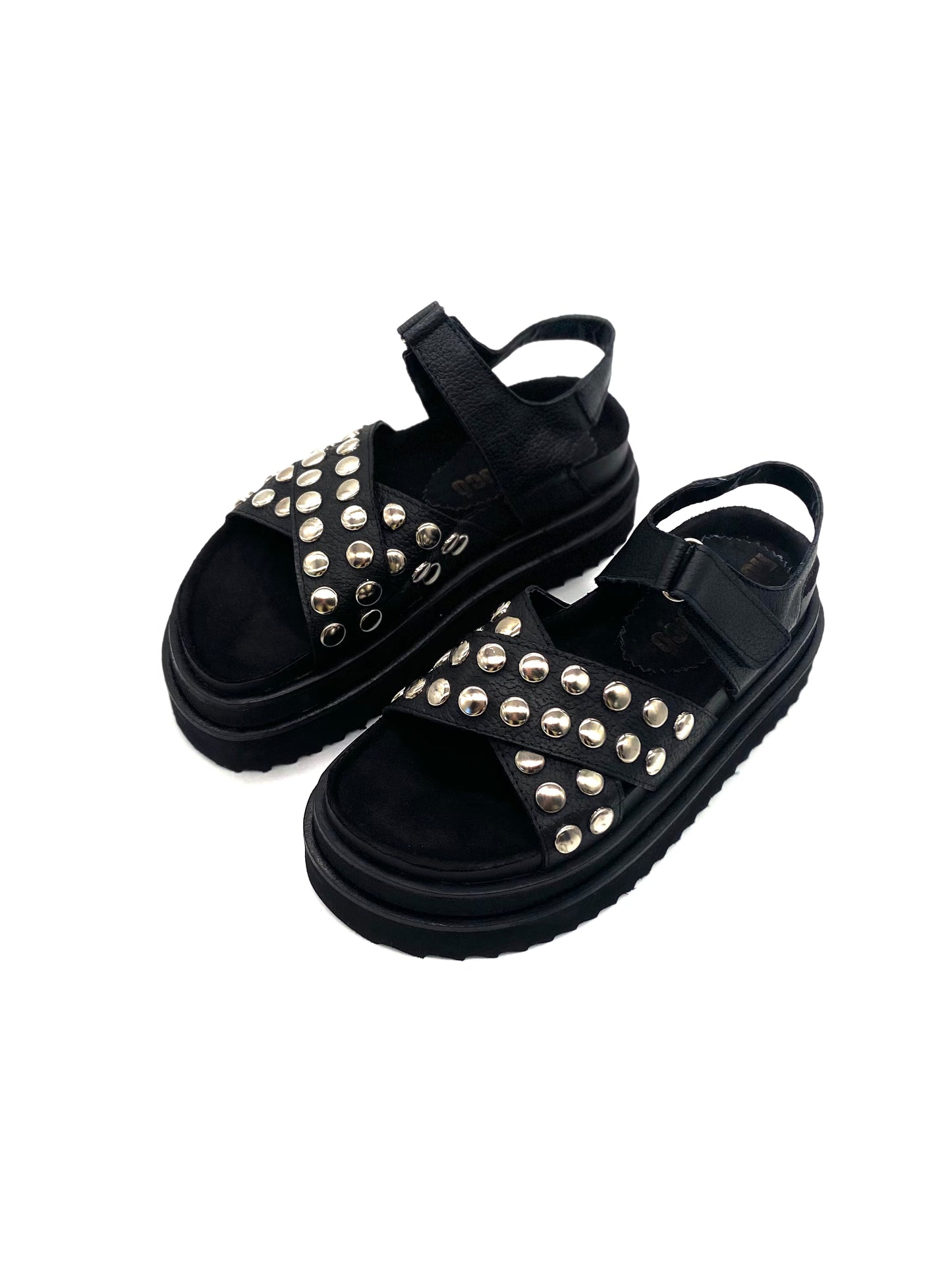 Sandalias Sara Cuero Negro Tachas