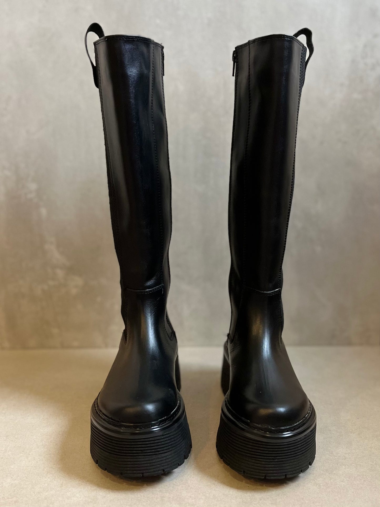 Botas Loreta Cuero Negro